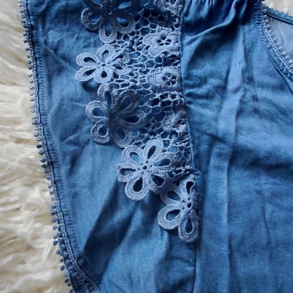 Chambray Lace Sleeve Top - Picture 4 of 6
